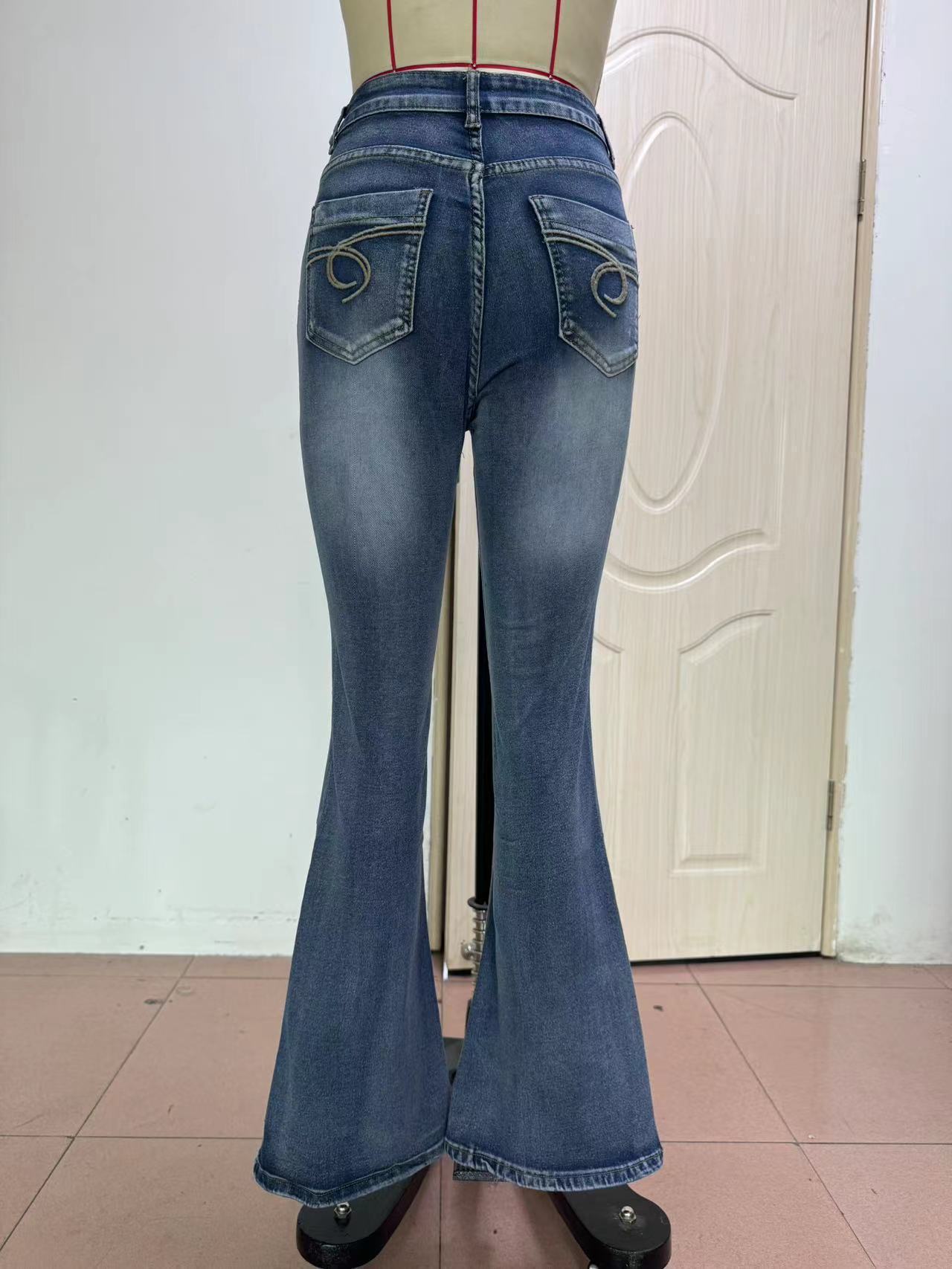 Classic Cuts, Rebel Roots – Vintage jeans for everyday edge