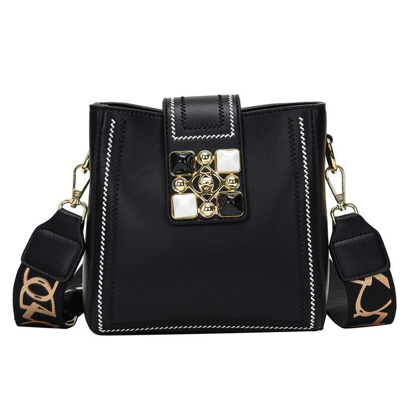 Vintage pearl bag - Retro Vintage Finds