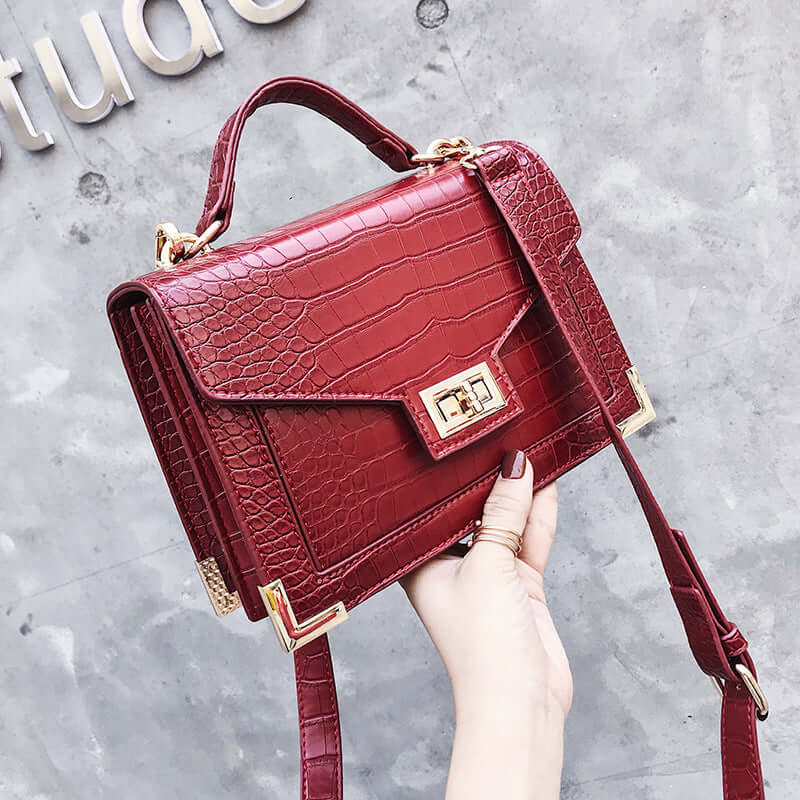 Retro style elegant vintage bag—timeless design meets classic charm. Add a touch of sophistication with Retro Vintage Finds!