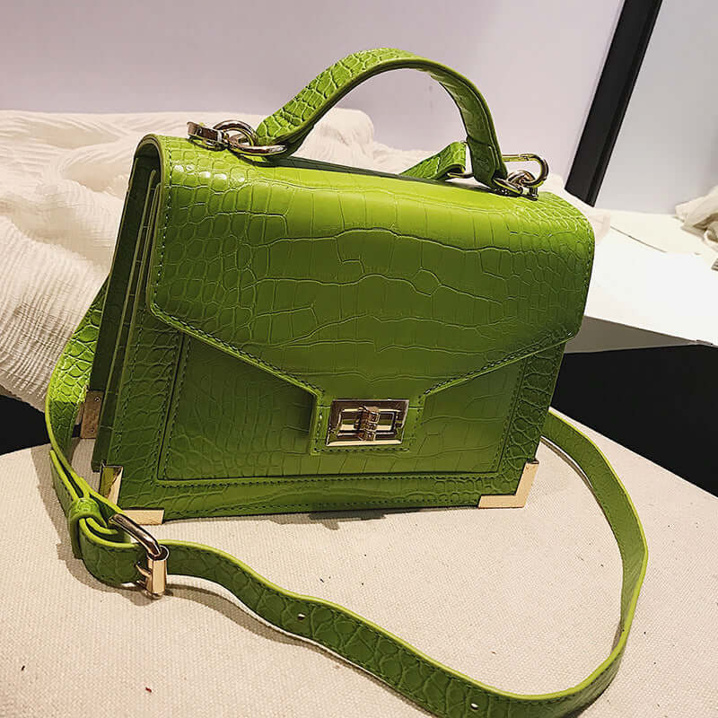Retro style elegant vintage bag—timeless design meets classic charm. Add a touch of sophistication with Retro Vintage Finds!