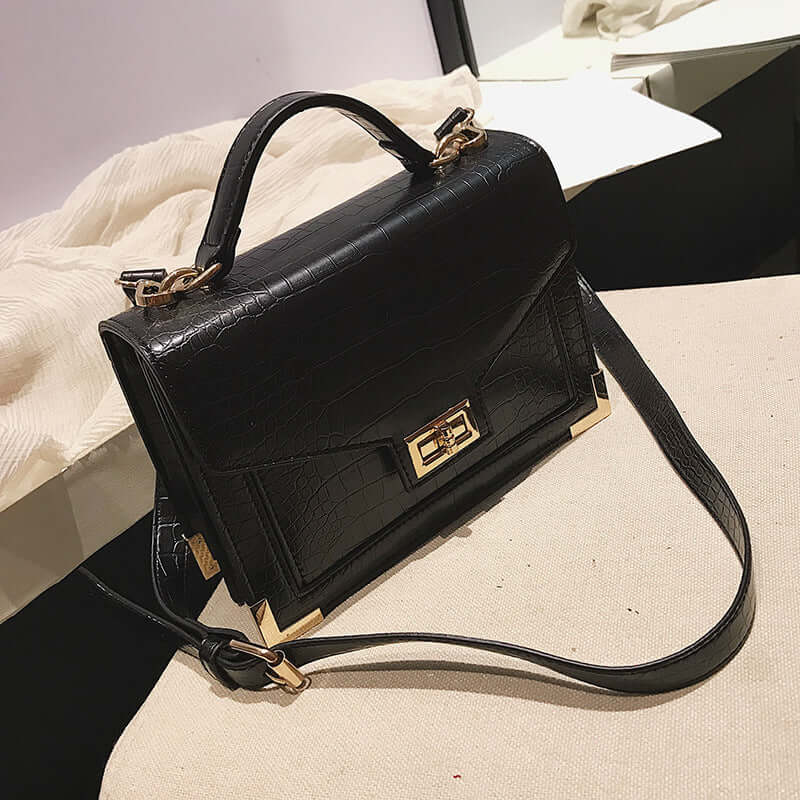 Retro style elegant vintage bag—timeless design meets classic charm. Add a touch of sophistication with Retro Vintage Finds!