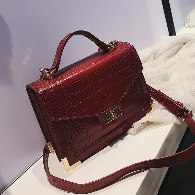 Retro style elegant vintage bag—timeless design meets classic charm. Add a touch of sophistication with Retro Vintage Finds!