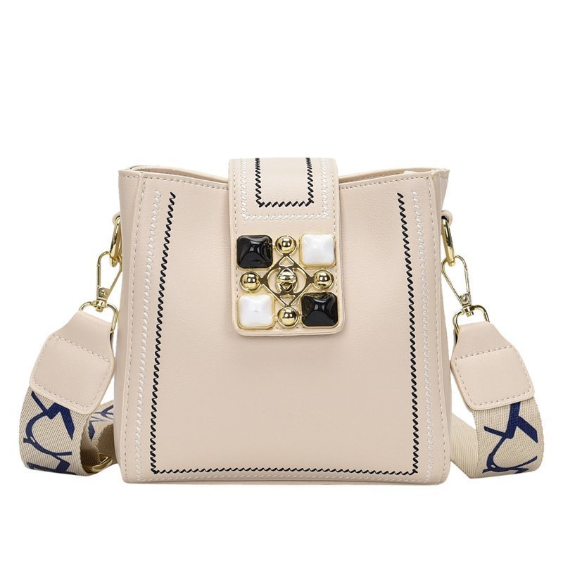Vintage pearl bag - Retro Vintage Finds