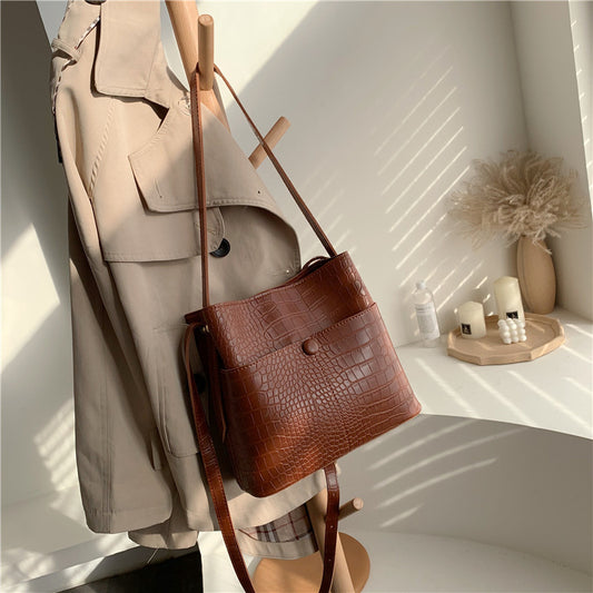 Vintage portable bucket bag - Retro Vintage Finds