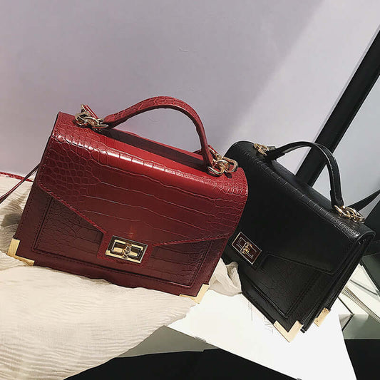 Retro style elegant vintage bag—timeless design meets classic charm. Add a touch of sophistication with Retro Vintage Finds!